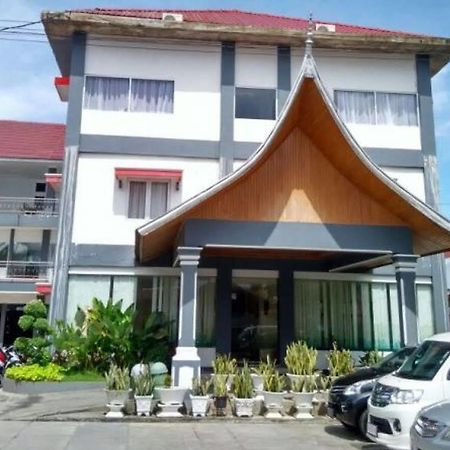 Edotel Minangkabau Padang  Exterior photo
