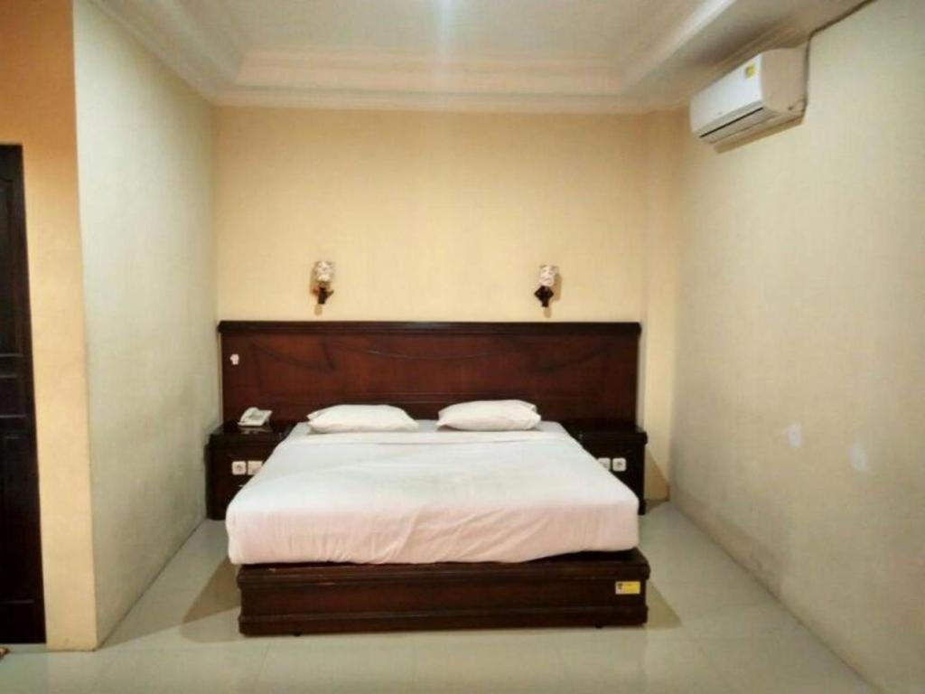 Edotel Minangkabau Padang  Exterior photo