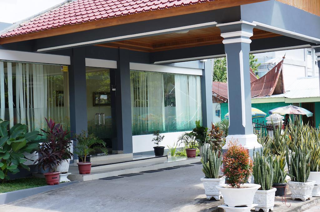 Edotel Minangkabau Padang  Exterior photo