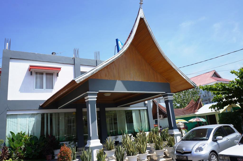 Edotel Minangkabau Padang  Exterior photo