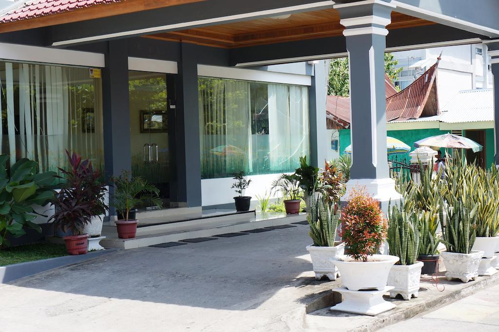 Edotel Minangkabau Padang  Exterior photo